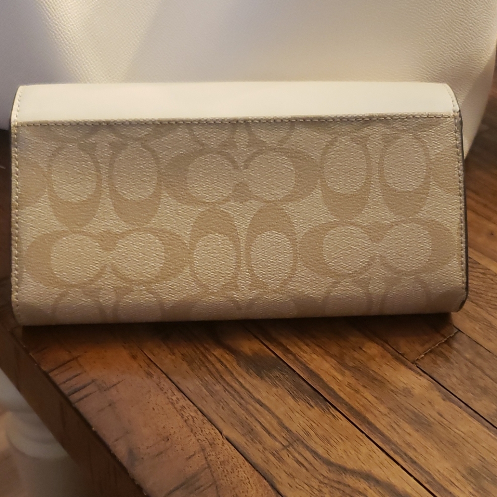 Brand new coach wallet - Picture 7 of 7